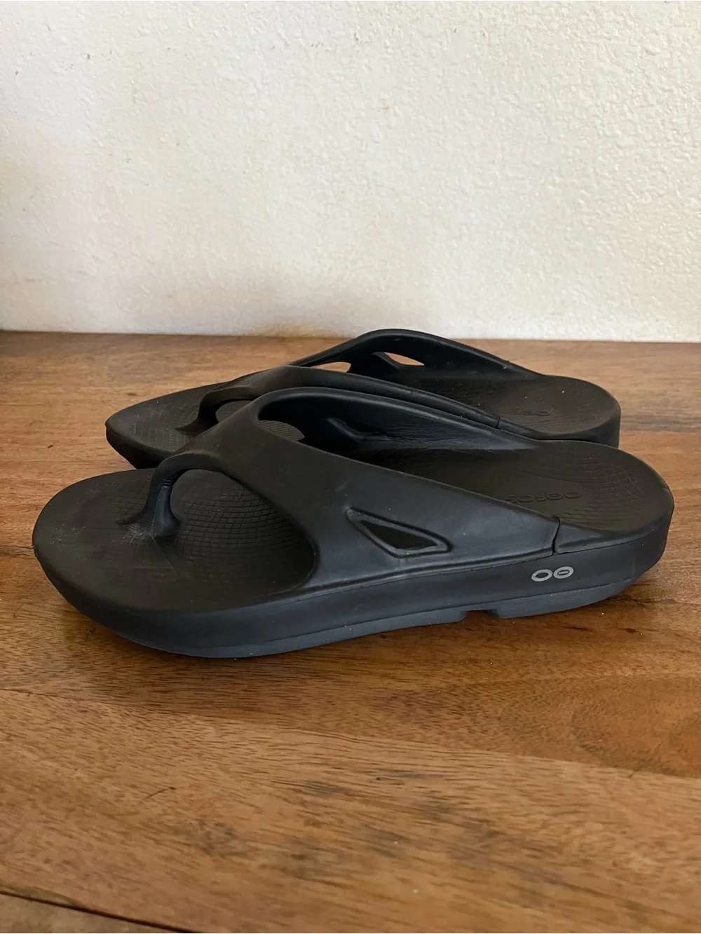 Oofos Original Black Flip Flop Recovery Comfort Sandals Unisex Size M 10 W 12